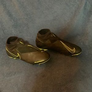 Nike Phantom Men’s Soccer Cleats